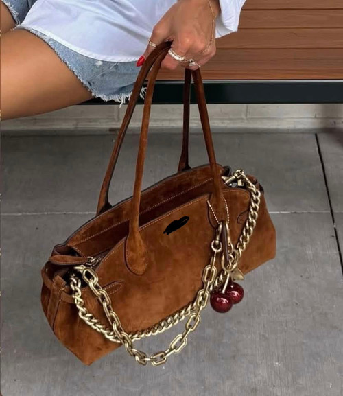 Brown suede C 