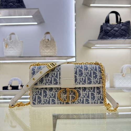 White gold clutch
