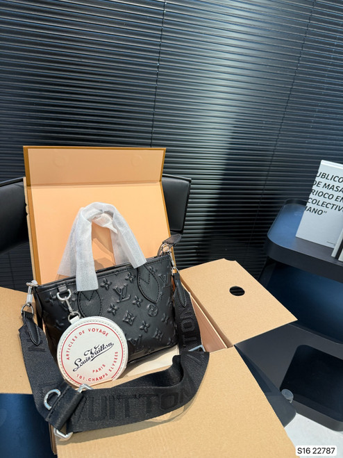 Matte black pm neverfull Matte black pm neverfull