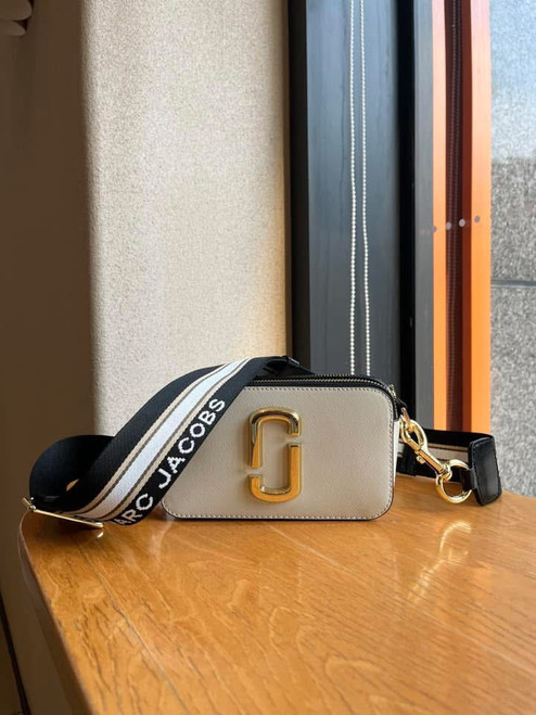 White & black M J crossbody / HQM White & black M J crossbody / HQM
