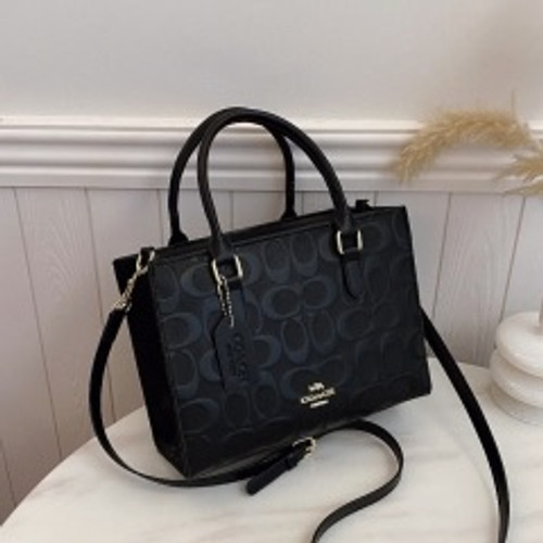 Small black Maggie 9x7x4in