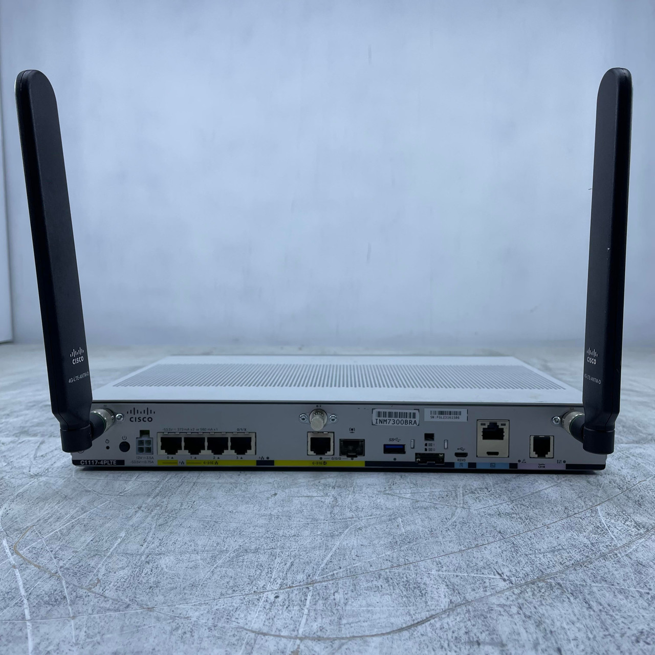 CISCO C1117-4PLTE 1100 series router 2x 4G antenna's 4x LAN GE Ports