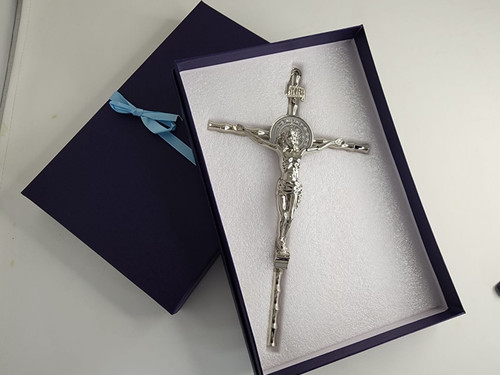 CRUZ DE SAN BENITO EN METAL,  TORNEADA PLATEADA 10"