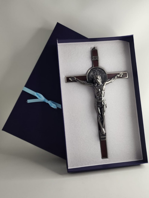 CRUZ DE SAN BENITO, EN METAL CON CHAPA MADERA 11"