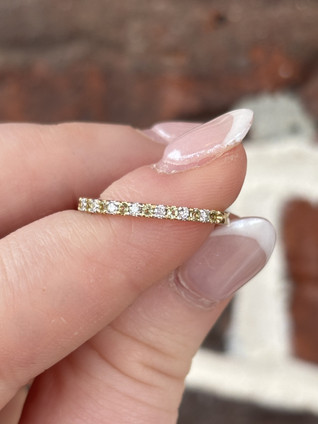 .10cttw Alternating Peridot and Diamond Prong Set Band- 10KY