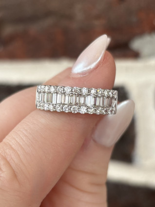 1.44cttw Round and Baguette Diamond Ring- 14KW