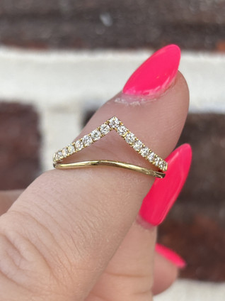 .31cttw Diamond Chevron Band- 14KY