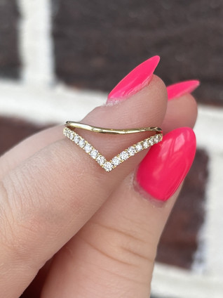 .31cttw Diamond Chevron Band- 14KY