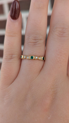 .10cttw Diamond and Emerald Stackable Band- 10KY