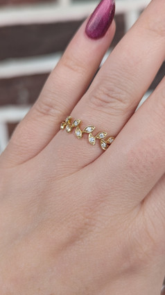 .10cttw Floral Inspired Band- 14KY