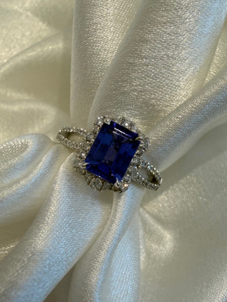 Tanzanite and Diamond Ring-14KW