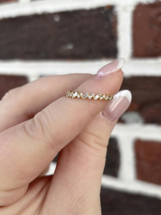 1/5cttw Scattered Baguette and Round Diamond Band