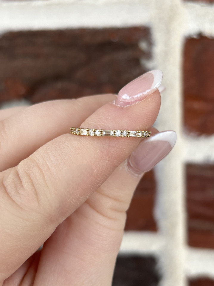 .33cttw Round and Baguette Diamond Band- 10KY