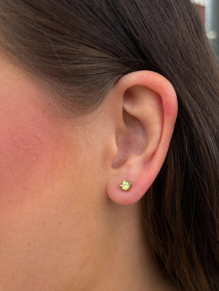 4mm Peridot Stud Earrings- 14KY