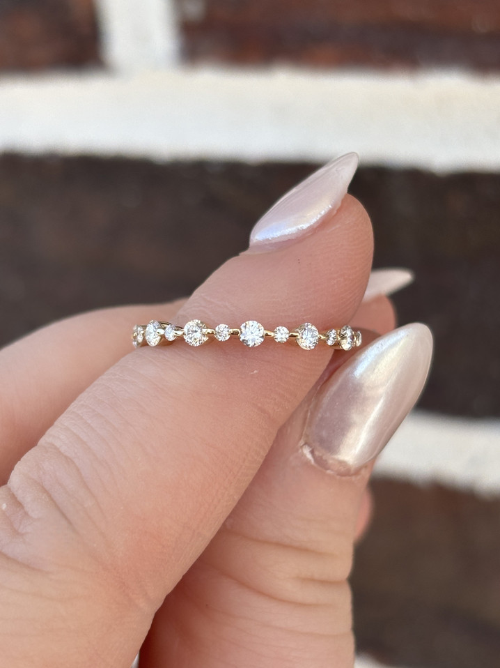 .45cttw Alternating Small/Large Round Diamond Band- 14KY