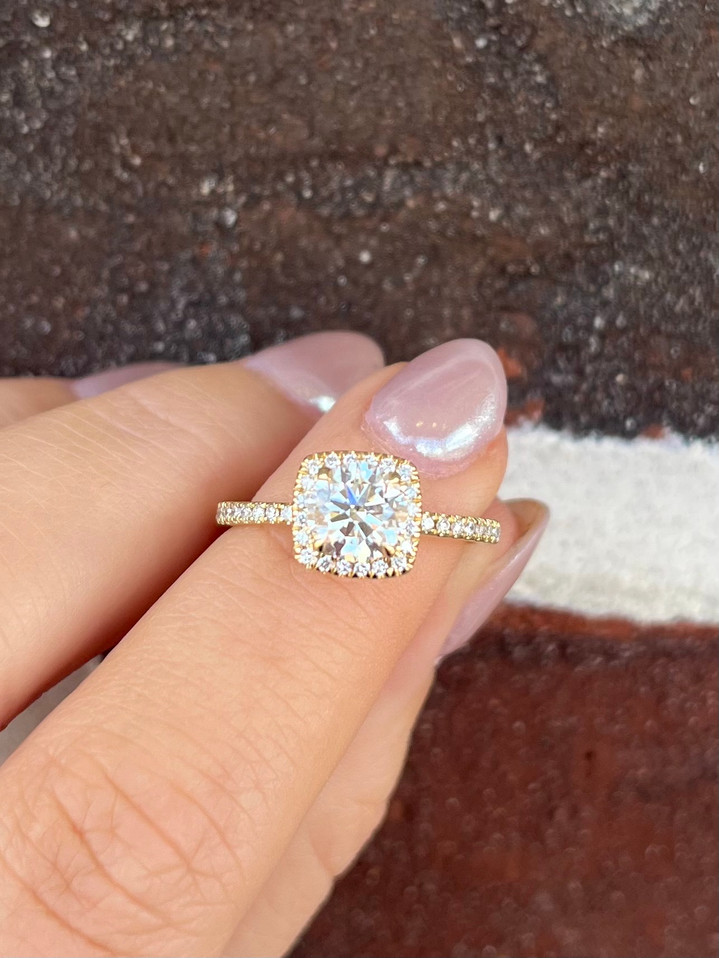 1.32cttw Lab Grown Round Diamond with Diamond Halo and Diamonds on Band- 14KY