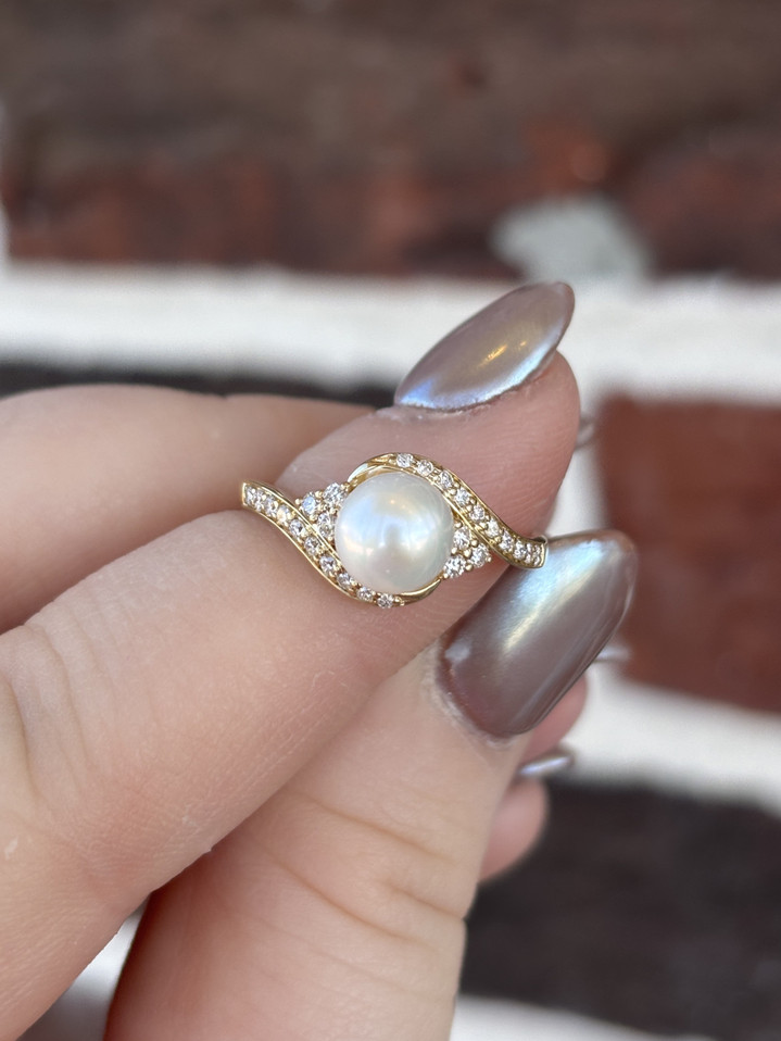 .25cttw Pearl Twist Band Ring- 14KY