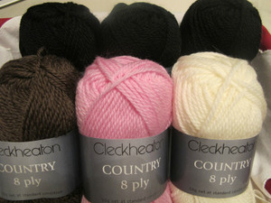AUSSIE ANIMALS KNITTING KITS CLECKHEATON COUNTRY 8 PLY,PURE WOOL,TASSIE DEVIL