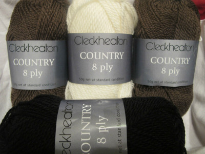 AUSSIE ANIMALS KNITTING KITS CLECKHEATON COUNTRY 8 PLY PURE WOOL,PLATYPUS