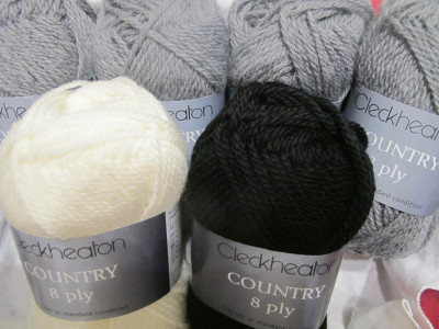 AUSSIE ANIMALS KNITTING KITS CLECKHEATON COUNTRY 8 PLY PURE WOOL,KOALA