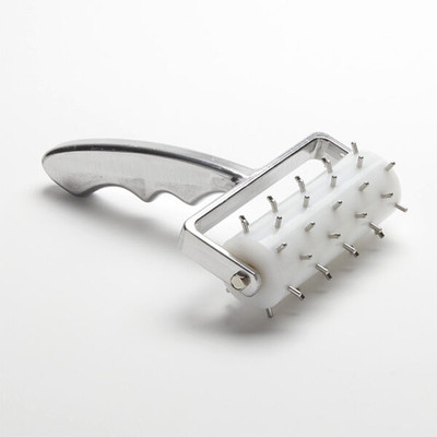 American Metalcraft DDCH7744 Dough Docker 6" Wide x 7.5" Long .0.38" Stainless Steel Pins Embedded In Plastic Roller