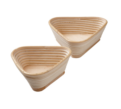 Matfer Bourgeat 118525 1 Lb. Triangular Banneton Proofing Basket