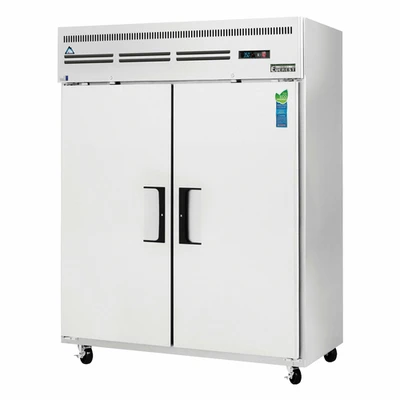 Everest Refrigeration ESWF2 59" W Two-Section Solid Door Reach-In Reach-In Freezer - 115 Volts