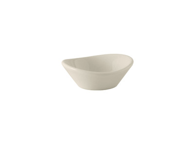 Tuxton BEX-0175 1-3/4 Oz. Ceramic American White/Eggshell Oval Jelly Dish (4 Dozen Per Case)