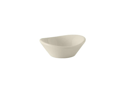 Tuxton BEX-0175 1-3/4 Oz. Ceramic American White/Eggshell Oval Jelly Dish (4 Dozen Per Case)