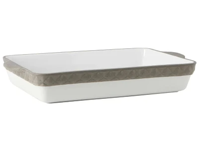 Tuxton EAF-201 6-1/4 qt Porcelain Porcelain White With Black Truffle Band Rectangular Casserole Dish (2 Each Per Case)
