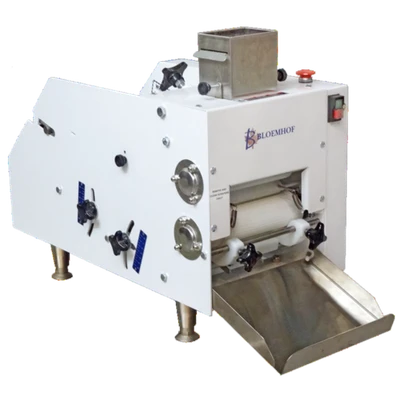 Oliver 670 16.63" W 18 Oz. POCO Countertop Dough Moulder - 115 Volts