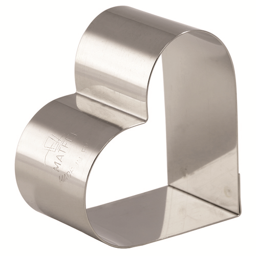 Matfer Bourgeat 376005 2.75"L x 2.25"W x 1.25"H Stainless Steel Heart Nonnette Ring - 1 Pack
