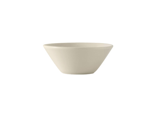 Tuxton BEB-110K 5-1/2" 12-1/2 Oz. Ceramic American White/Eggshell Round Bowl (1 Dozen)