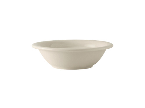 Tuxton BEB-260C 7-7/8" 26 Oz. Ceramic American White/Eggshell Round Pasta Bowl (1 Dozen)