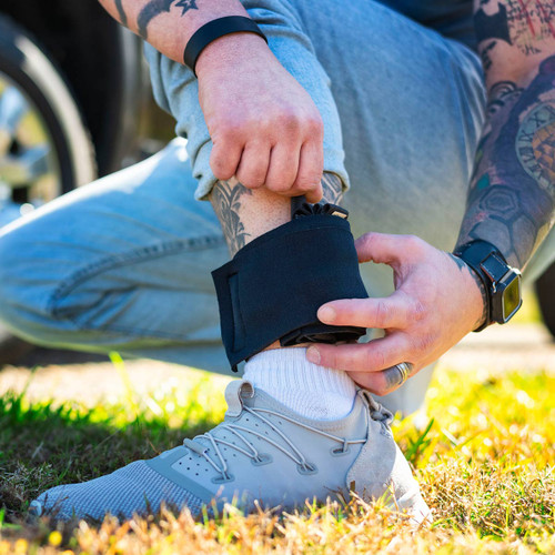 TacMed Solutions TMTQAH‐SOF‐TRN Tourniquet Ankle Holster with Blue SOF Tourniquet