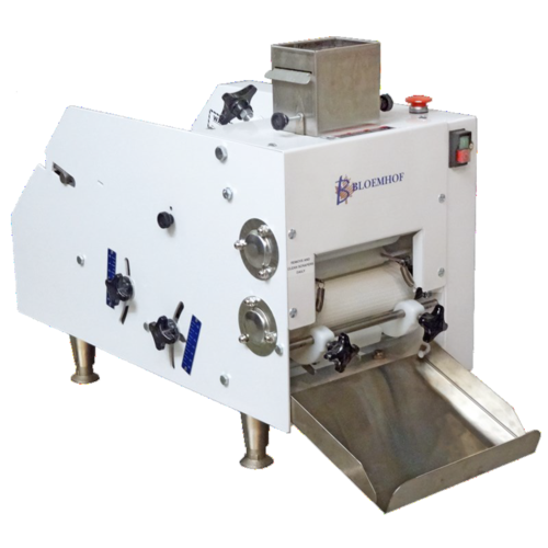 Oliver 670 16.63" W 18 Oz. POCO Countertop Dough Moulder - 115 Volts