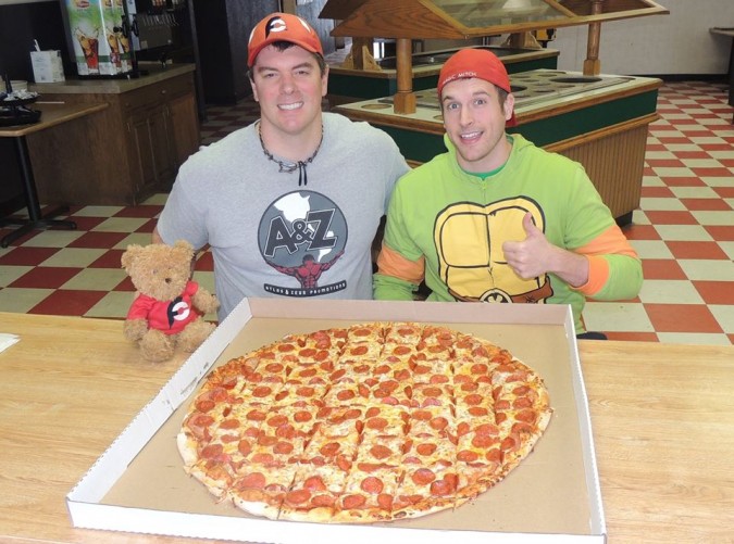 8 crazy food challenges - boss hog pizza pie