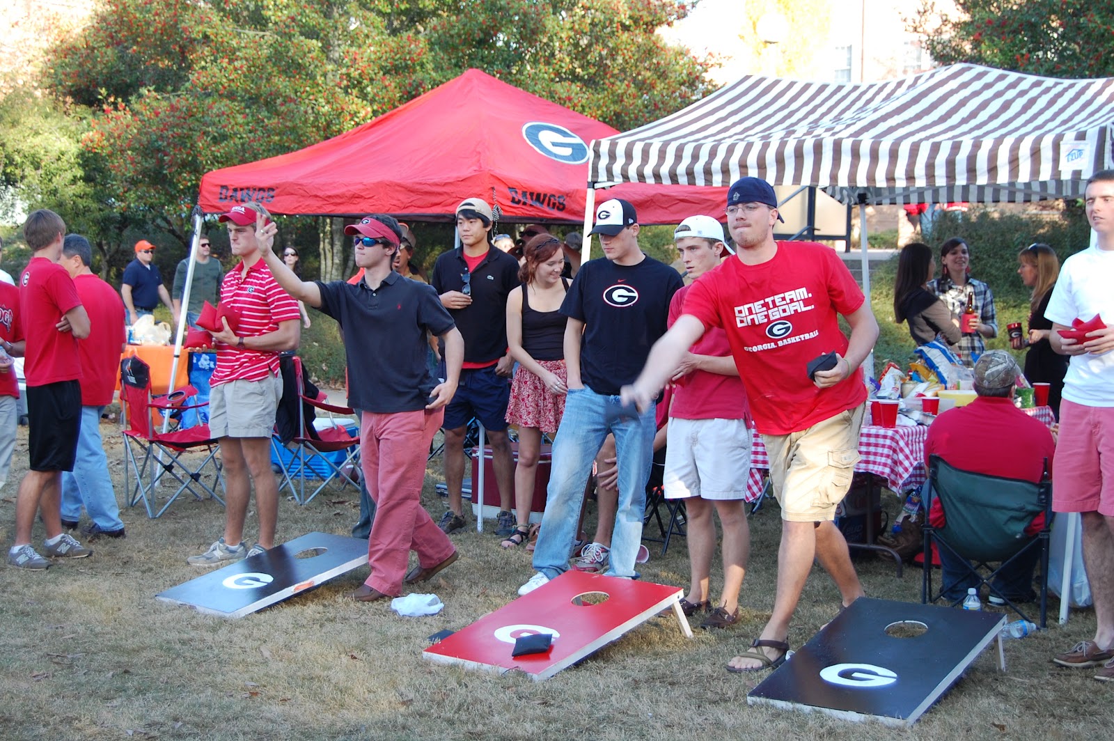 how to cater a football tailgate party - cornhole