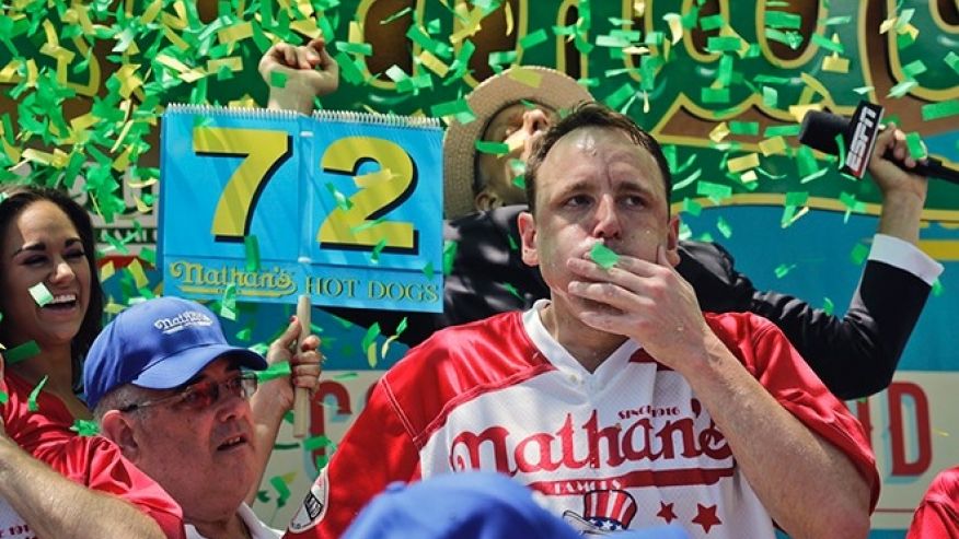 joey chestnut 2017 nathans hot dog eating contest champion