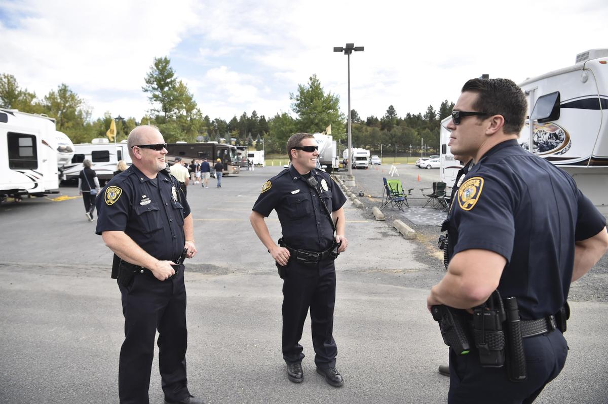 how to cater a college football tailgate party - police tailgate