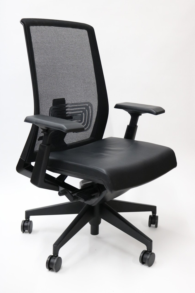 Haworth Very Chair Black Leather Mesh Back Fully Adjustable Model + Fully Adjustable 4-D Arms