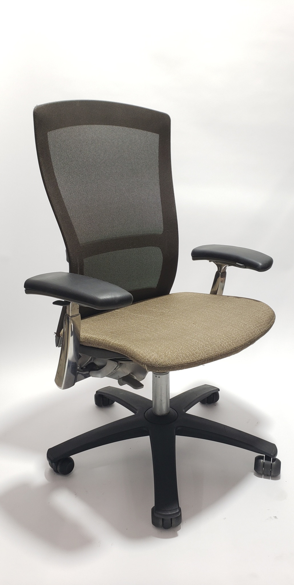 Knoll Life Chair Fully Adjustable Model seatingmind