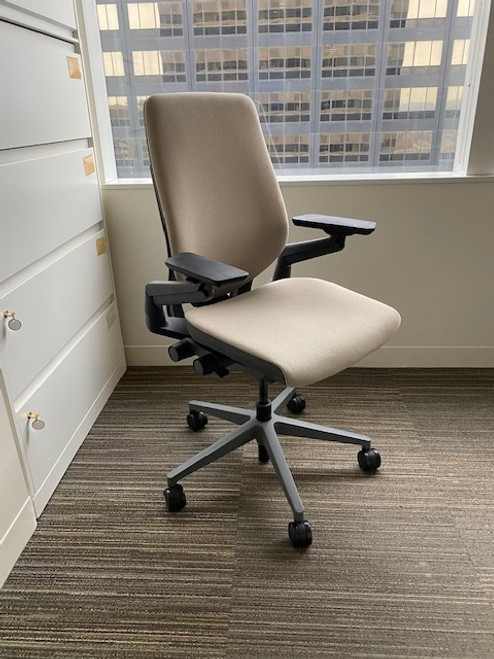 Steelcase Gesture Chair, Beige, 4-Way Adjustable Arms, Adjustable Lumbar Support 