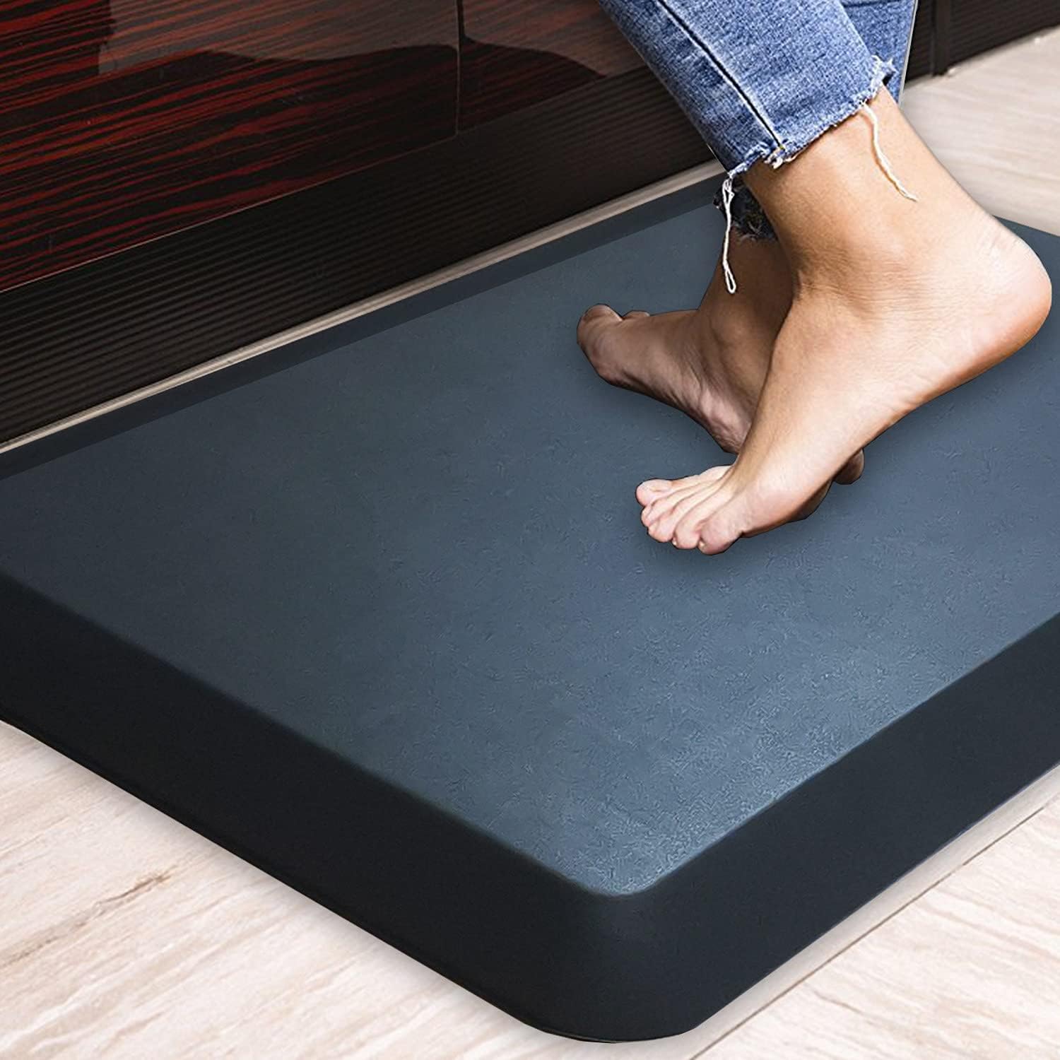 Anti-Fatigue mats - How to use rubber mats with a standing desk.