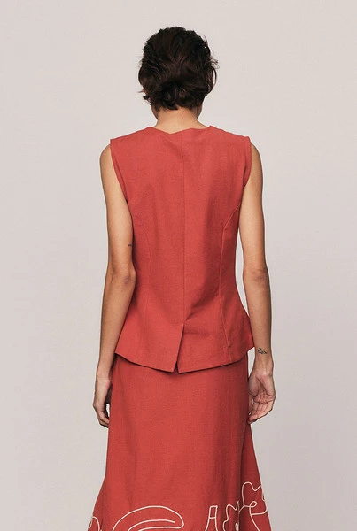 Shaped Cotton Vest in Red