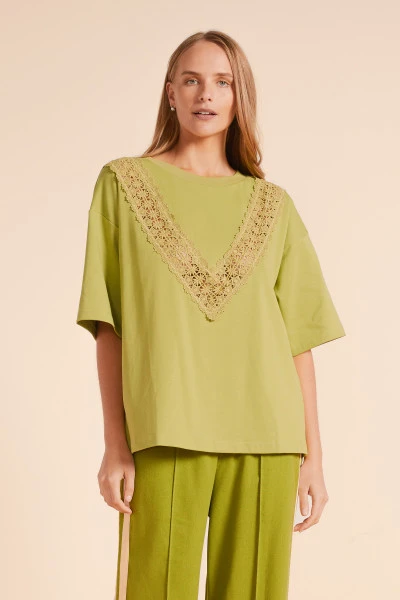 WESTERN LACE OVERSIZED TEE IN OLIVE