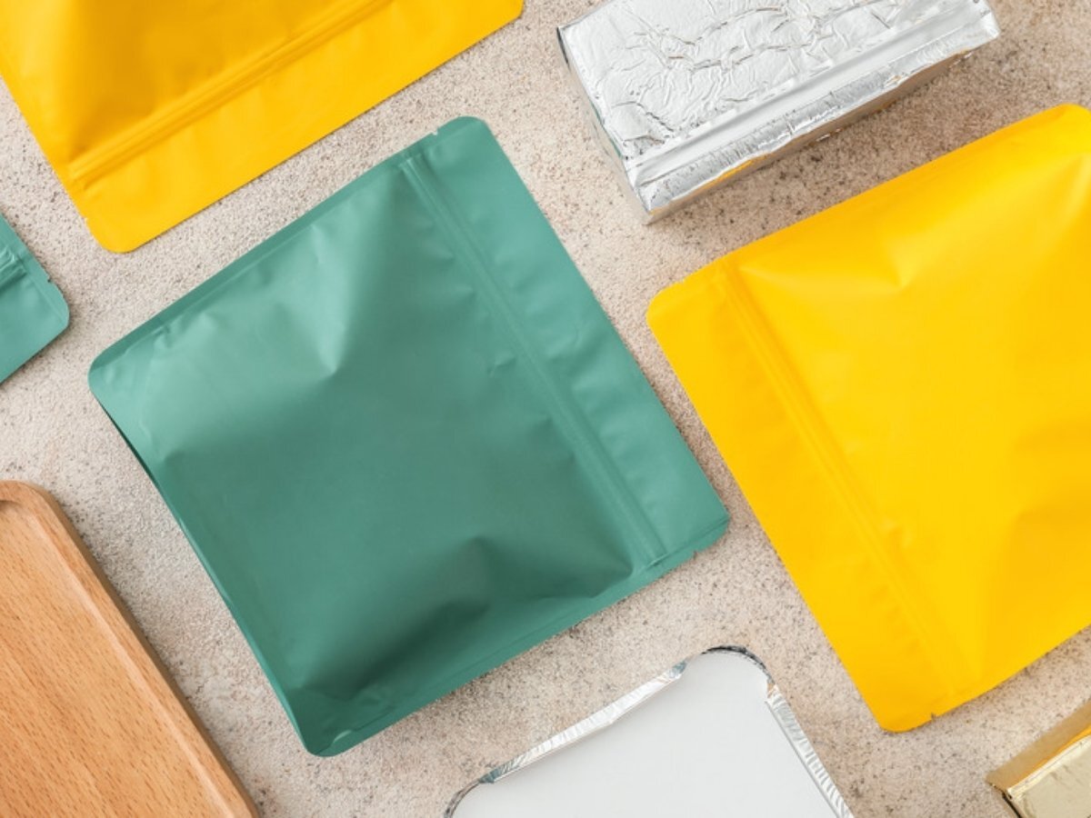Visual representation of recycling types, featuring sections for paper, plastic, metal, and glass with corresponding symbols.