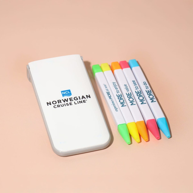 A highlighter set with five markers in pink, orange, yellow, green, and blue, contained in a white case with a logo.