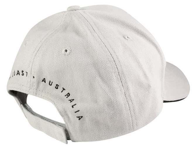 A cap with a sandwich peak, in light grey, featuring a logo on the back. The design includes stitched detailing.