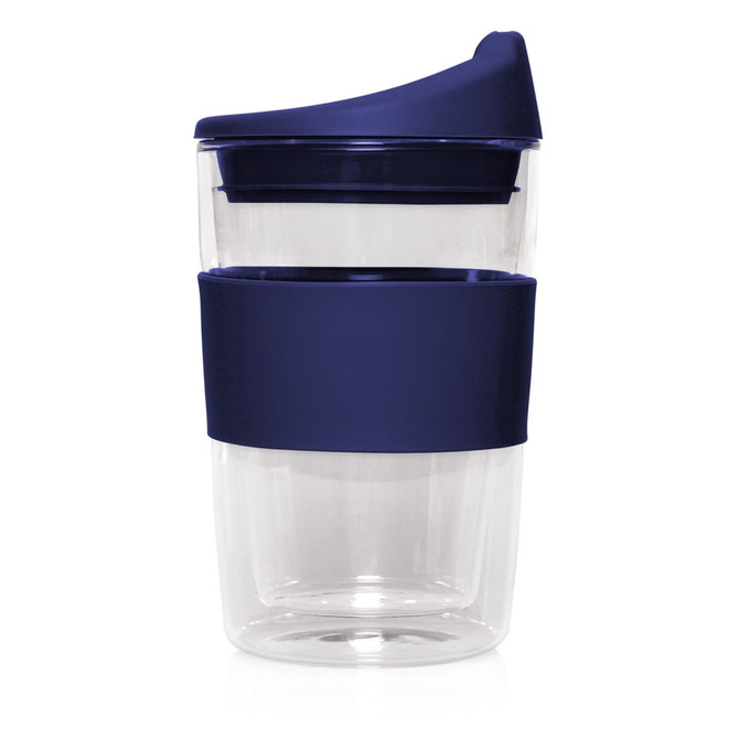 A glass double wall cup in clear and navy blue, featuring a lid and a silicone grip band.